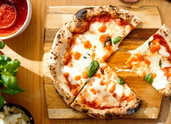 Which City Is Known As The Pizza Capital Of The World?