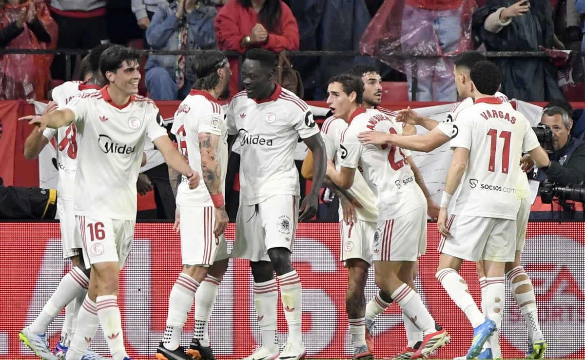 Sevillas Relegation Fears Grow After 2-0 Loss To Levante In La Liga