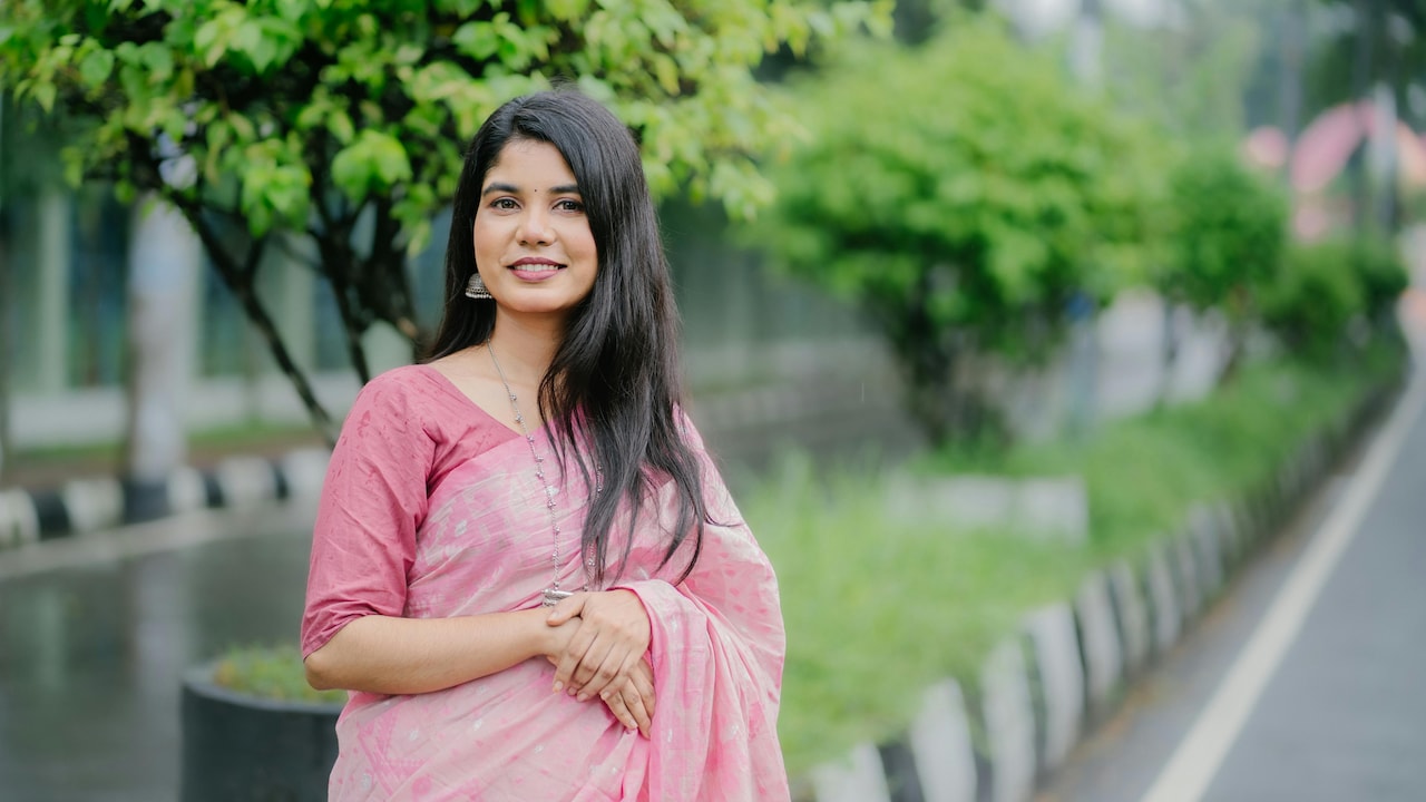 Organza Saree Styling Tips To Look Elegant Without Going Overboard