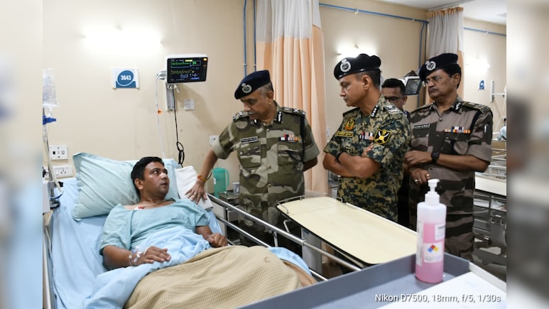 पश्चिम बंगाल में गोली लगने से घायल CISF जवान से मिलने पहुंचे DG, हौसले को किया सलाम