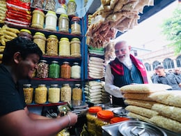 PM नरेंद्र मोदी की झालमुड़ी वीडियो कहानी बन गई, पर क्या इससे वोट भी मिलेंगे?