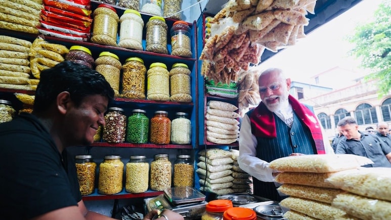 PM नरेंद्र मोदी की झालमुड़ी वीडियो कहानी बन गई, पर क्या इससे वोट भी मिलेंगे?