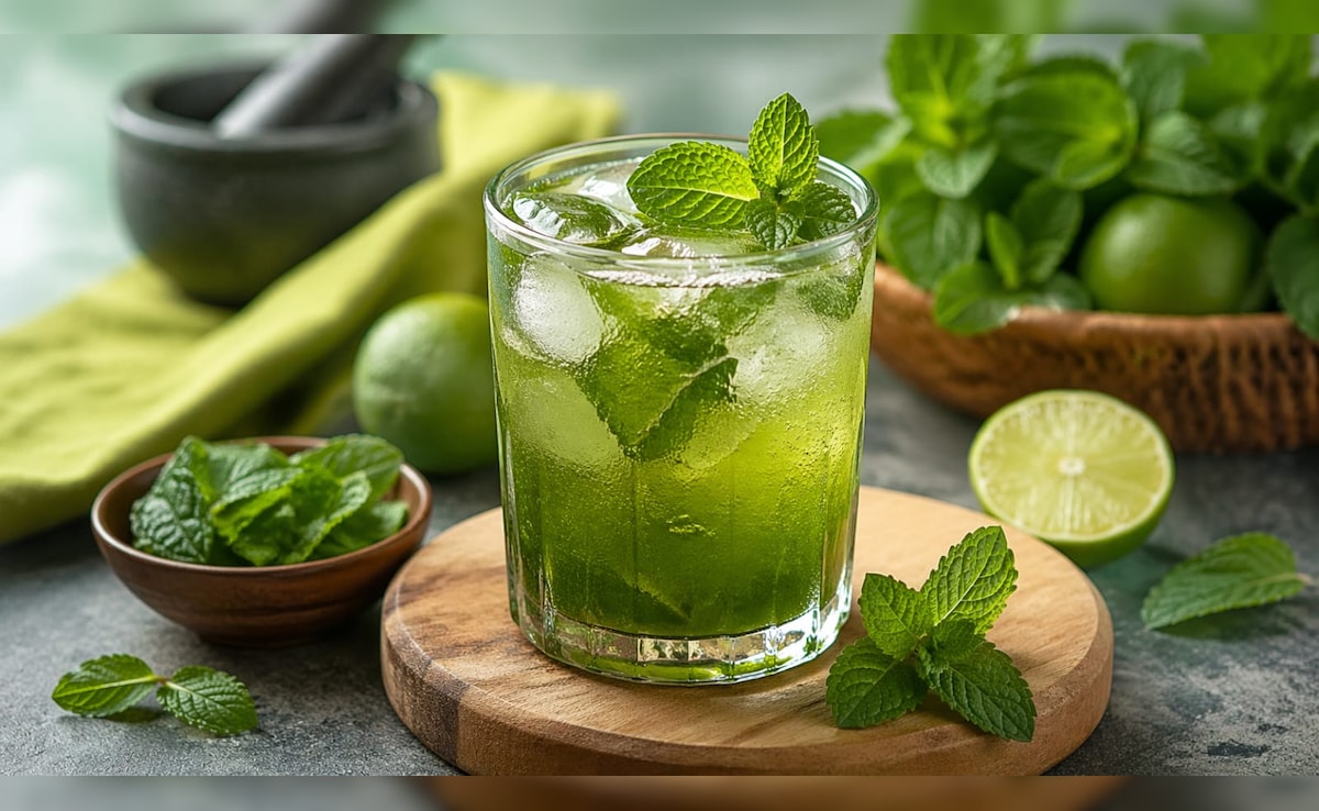 Pudina sharbat Recipe: लू से बचाएगा पुदीने का शरबत, 5 मिनट में ऐसे तैयार करें ठंडा ड्रिंक