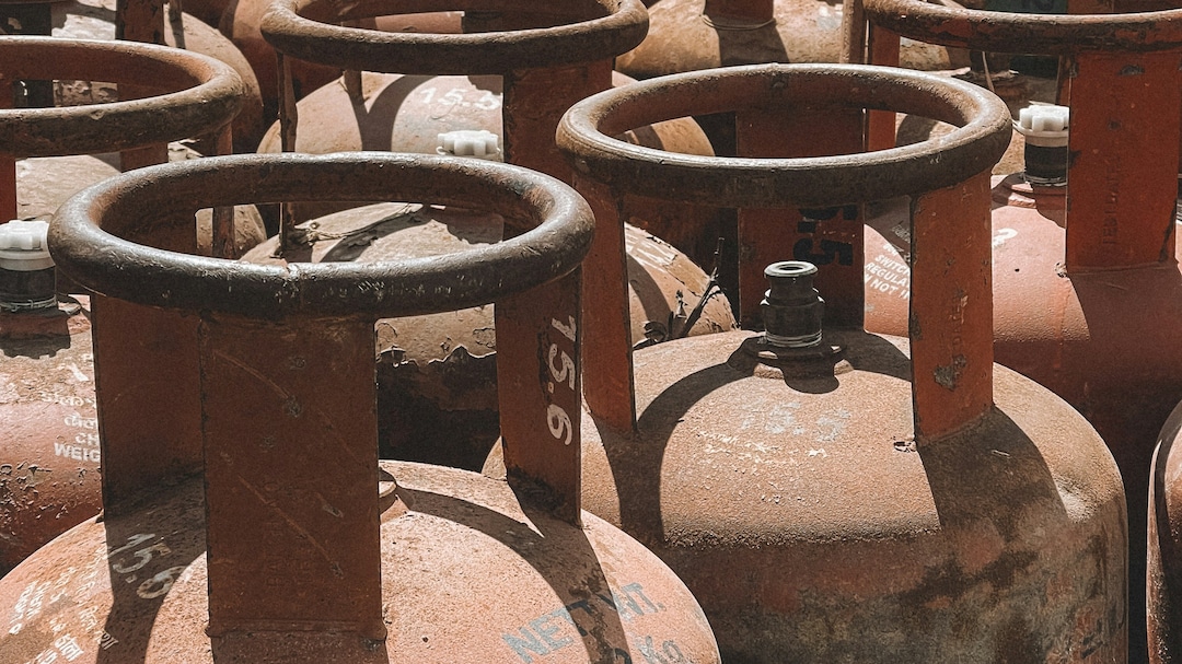 Govt Eases LPG Supply For Key Industries With 70% Consumption Cap
