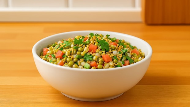 This Healthy 10-Minute Sprouts Bhel Recipe Is A Miracle For Chaat Cravings