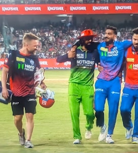 Krunal Pandyas Gesture For Injured Axar Patel Wins Hearts During RCB vs DC Clash