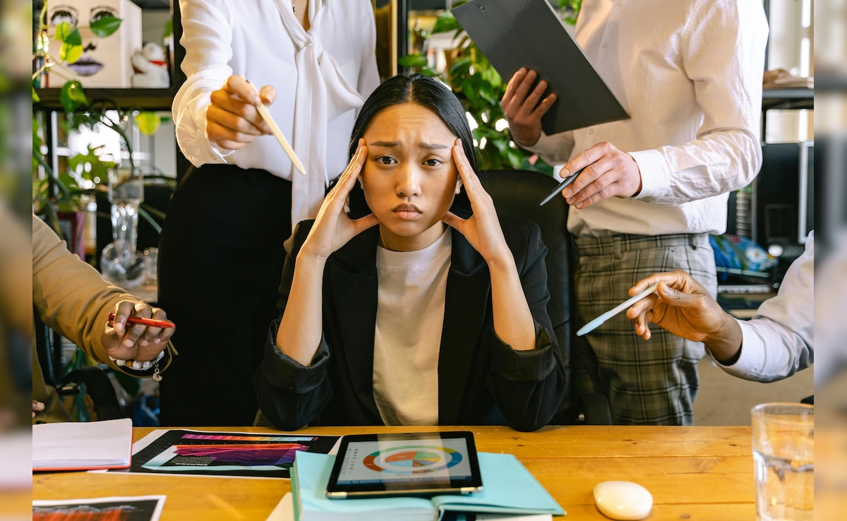 गजब बेइज्जती है! पहले नौकरी से निकाला, फिर वापस बुलाकर 'नए नवेले' रिप्लेसमेंट को ट्रेनिंग दिलवाई