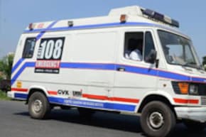 हाथ में धड़, सिर मां के पेट में ही रह गया ! UP के बस्ती में सरकारी एंबुलेंस में लापरवाही से नवजात की मौत