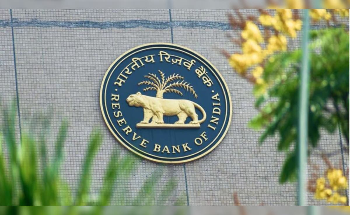 RBI Forex Policy: रुपये की मजबूती के लिए RBI ने चला मास्टरस्ट्रोक, नियमों में ढील के साथ जमकर आएगा निवेश