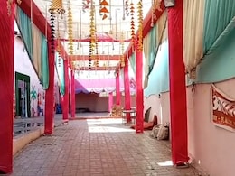 7 फेरों से पहले 'महाभारत': दूल्&zwj;हा-दुल्&zwj;हन पक्ष में अचानक चलने लगे लात-घूंसे, पंड&zwj;ित की वजह से मंडप बना अखाड़ा