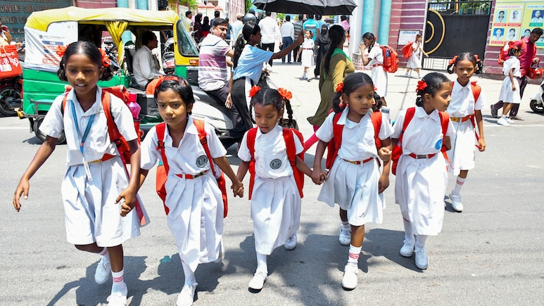 Delhi Heatwave Alert: दिल्ली के स्कूलों के लिए नई गाइडलाइन जारी, लू से बचने के लिए सरकार ने किए बड़े बदलाव