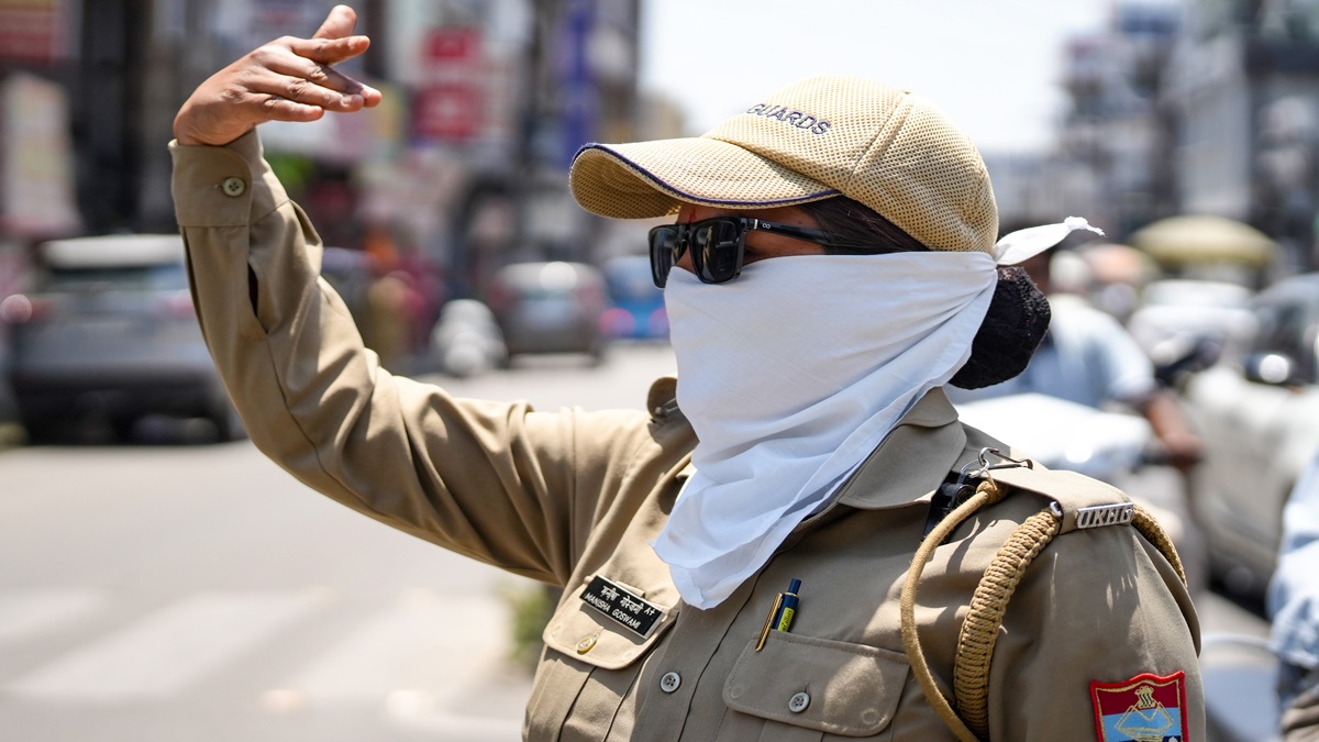 Uttarakhand Weather: उत्तराखंड जाने वाले सावधान! अभी तप रहे पहाड़, कब होगी बारिश-बर्फबारी? जानें IMD अलर्ट