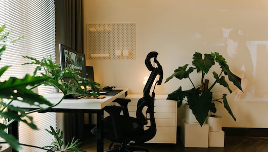 लंबे समय तक काम करने वालों के लिए स्पेशल डील्स, Ergonomic Office Chair जो कमर और पीठ दर्द दोनों से दिलाए राहत