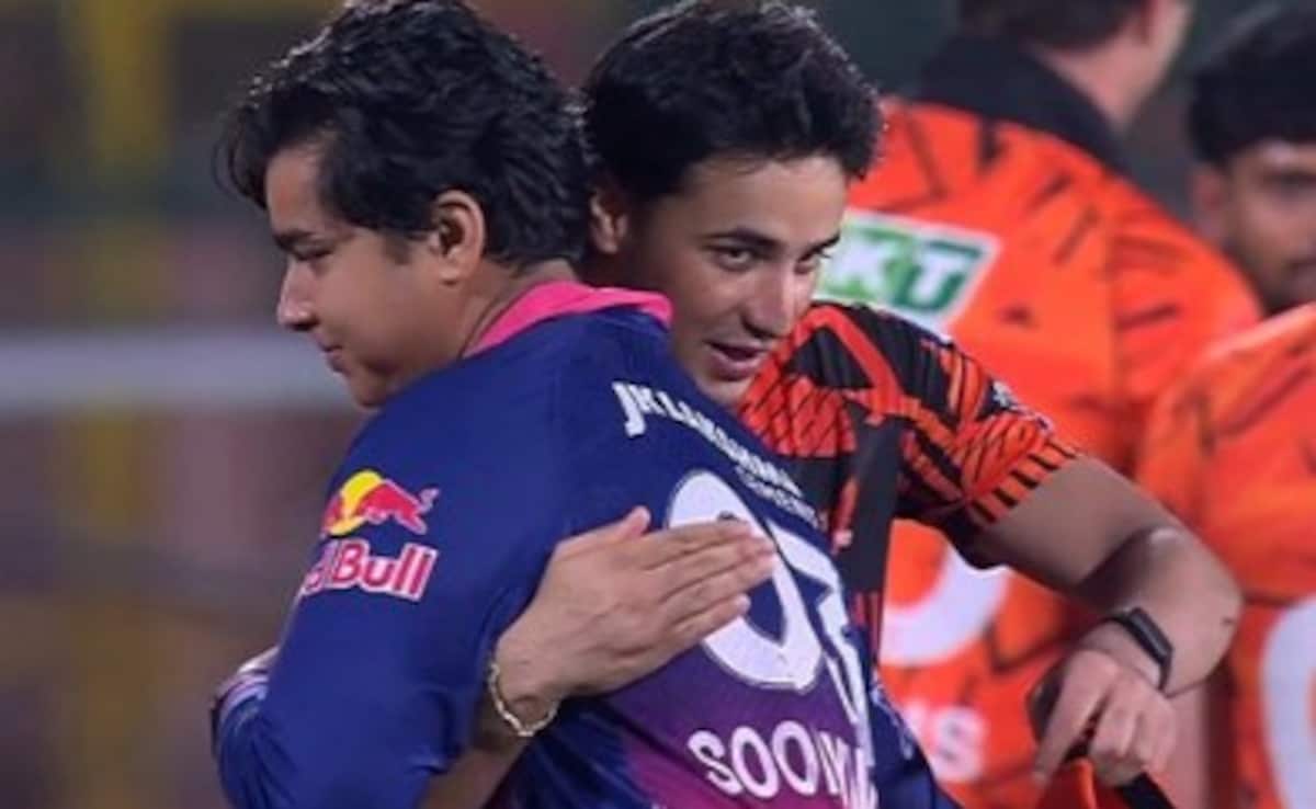 Internet Cant Keep Calm After Abhishek Sharmas Special Gesture With Vaibhav Sooryavanshi: "Future Of India"