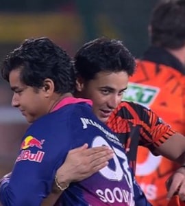 Internet Cant Keep Calm After Abhishek Sharmas Special Gesture With Vaibhav Sooryavanshi: "Future Of India"