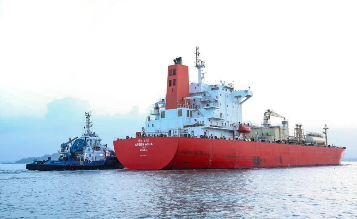 ईरान ने भारत-चीन समेत अपने कुछ मित्र देशों के जहाजों को होर्मुज स्ट्रेट से होकर गुजरने की इजाजत दी है. 