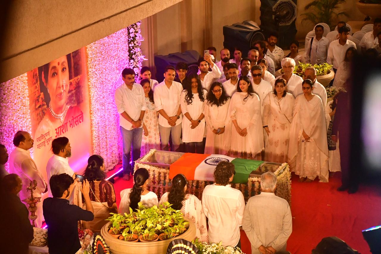 Asha Bhosle Funeral Updates: Singer To Be Cremated With Full State Honours In Mumbai Today