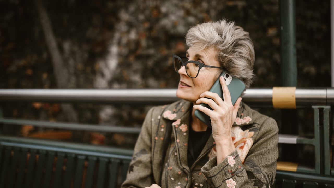 Upgrade Her Everyday Life This Mothers Day With Stylish Smartphones