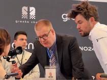 Watch: Magnus Carlsen Allows Opponent For Selfie Ahead Of Match, Then Gets Her Phone Removed