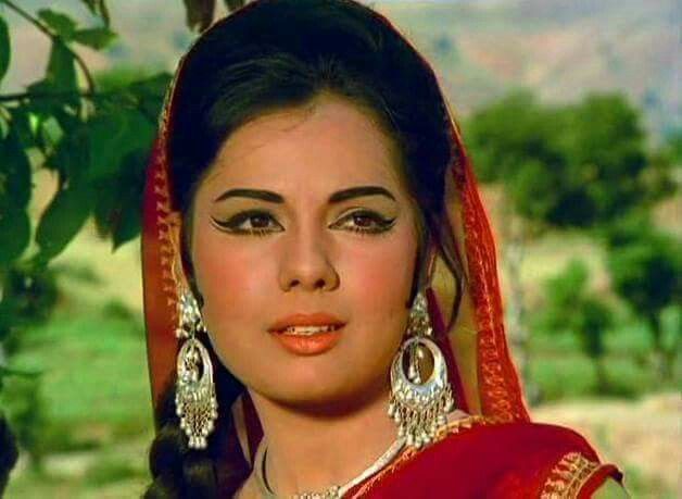 मुमताज से सौ गुना सुंदर है उनकी बेटी नताशा, इंग्लैंड में पली-बढ़ी पर सादगी देख फैंस फिदा, बोले- दिल खुश हो गया