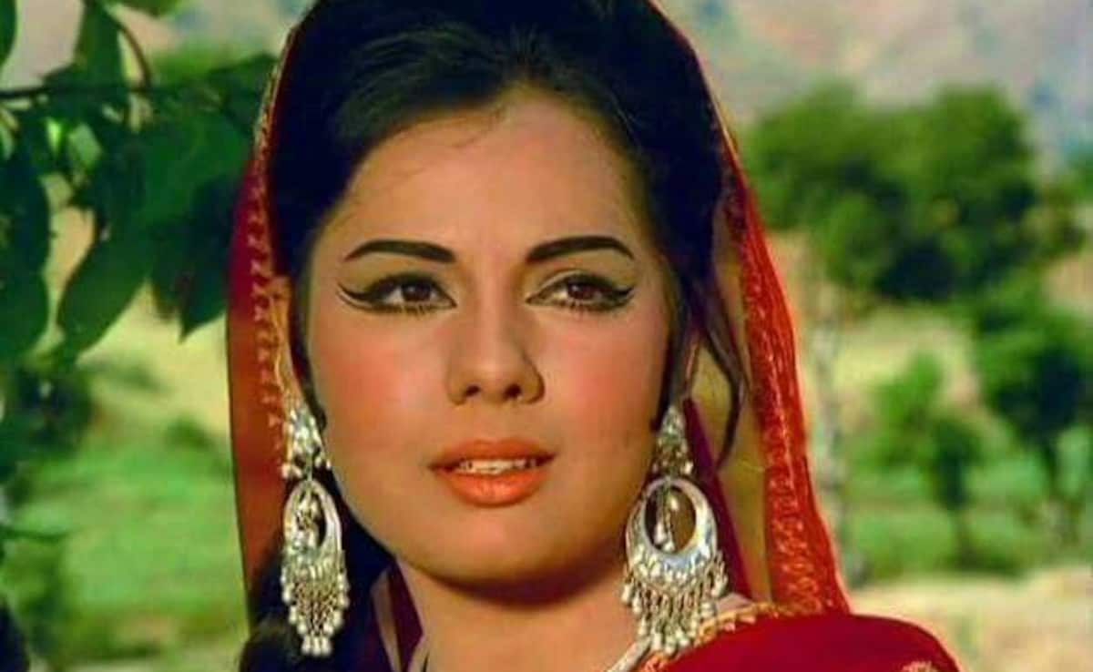 मुमताज से सौ गुना सुंदर है उनकी बेटी नताशा, इंग्लैंड में पली-बढ़ी पर सादगी देख फैंस फिदा, बोले- दिल खुश हो गया