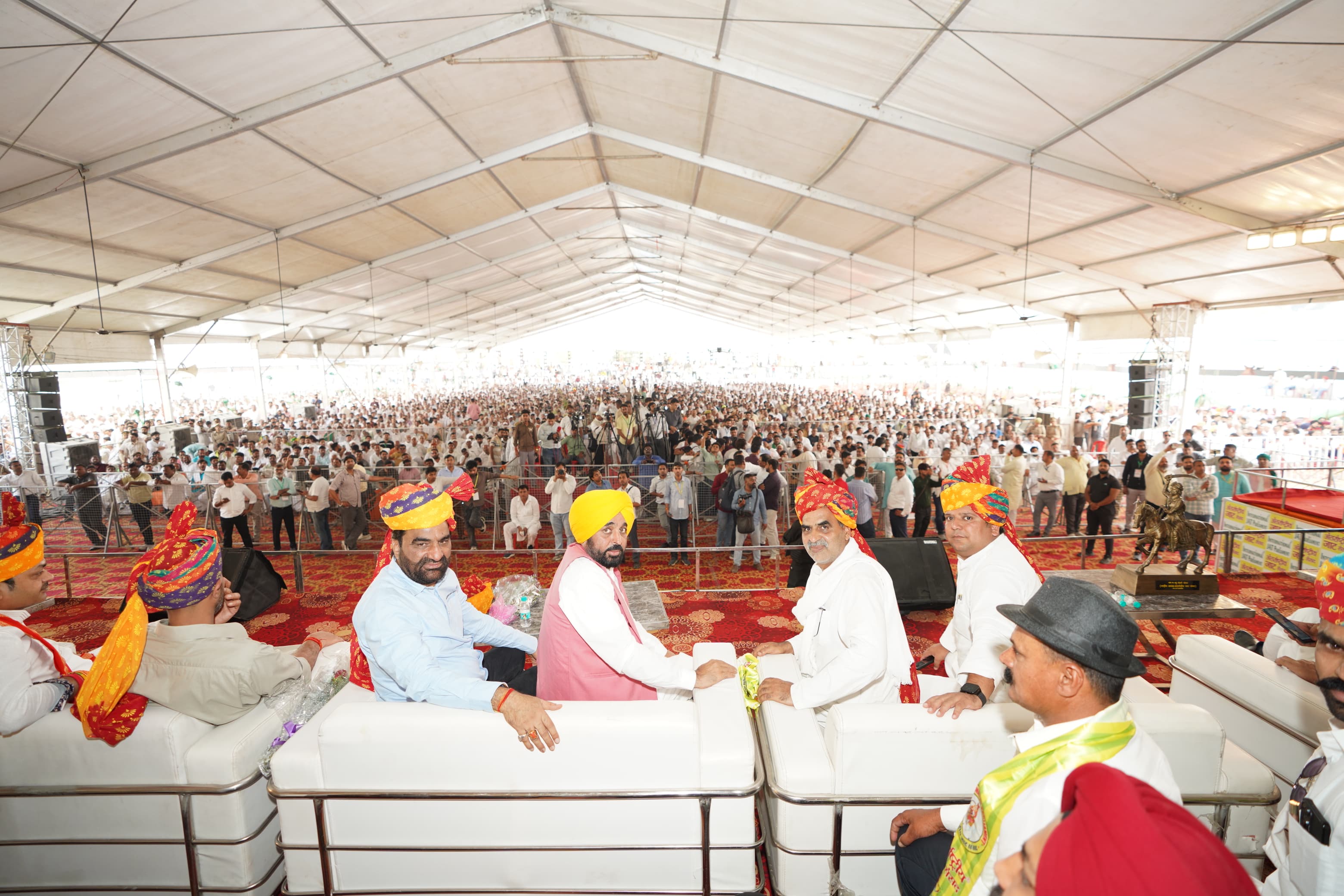 'जाट लड़के-लड़की न करें इंटरकास्ट शादी, 25 की उम्र तक हो जाए शादी...', जाट महासम्मेलन में बने नियम-कायदे