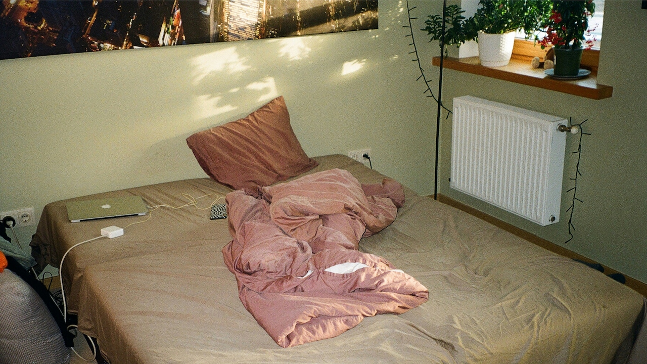 Why Your Bedsheets Fade And Pill So Fast, And How To Prevent It Why Your Bedsheets Fade And Pill So Fast, And How To Prevent It