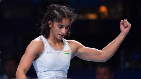 WFI ने विनेश फोगाट पर घरेलू टूर्नामेंट में खेलने पर लगाई रोक, डोपिंग नियमों के उल्लंघन पर भेजा नोटिस