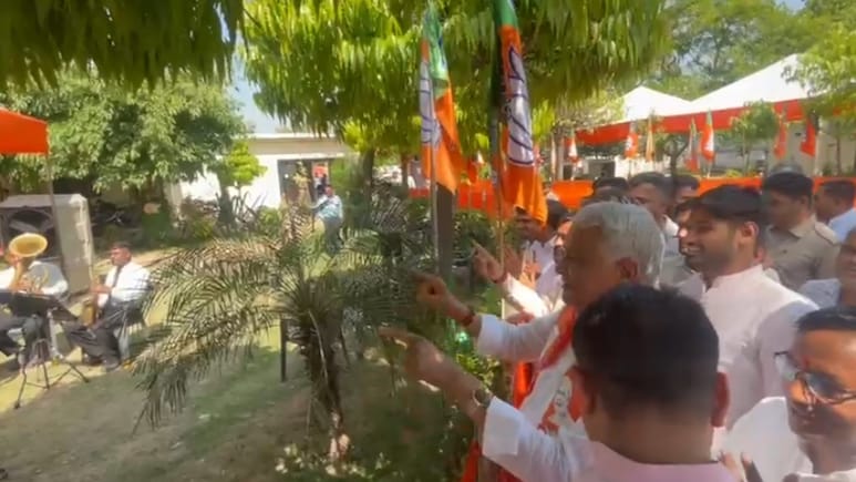 बैंड की धुन मे डूबे किरोड़ीलाल मीणा, बीजेपी के स्थापना दिवस पर पार्टी कार्यालय में उत्साह; दिखा ऐसा नजारा