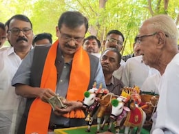 संजय राऊतांनी जॅकेटच्या खिशात हात घातला अन् 8 हजार रुपये काढले; वृद्ध शिल्पकाराच्या डोळ्यांत आलं पाणी !