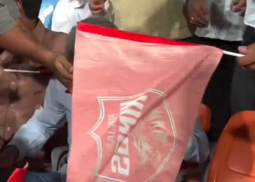 Fan Left With Bloodied Face After Being Hit by PBKS Star's 6 During RR Clash