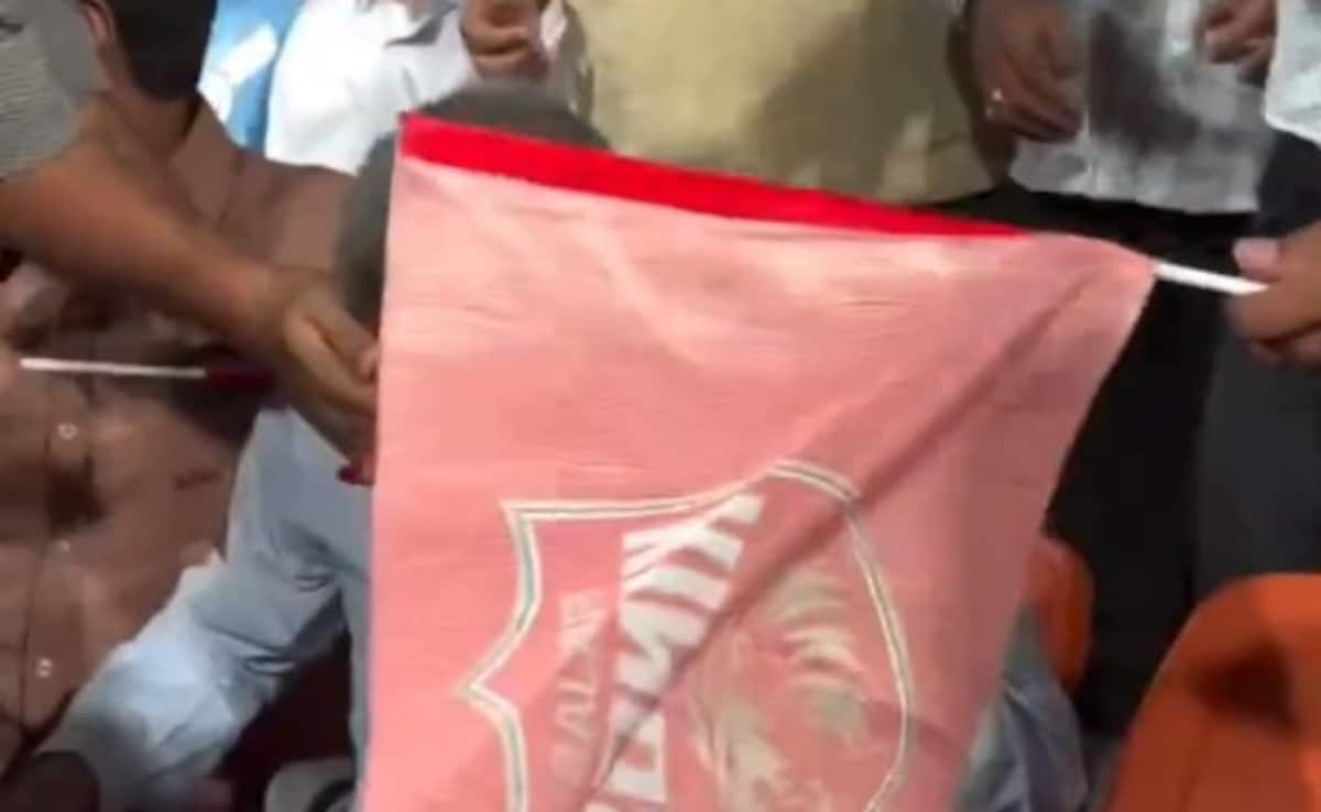 Watch: Fan Left With Bloodied Face After Being Hit by PBKS Stars Six During Rajasthan Royals Clash
