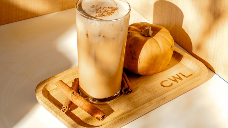 Kaddu Dalchini Smoothie Recipe: शरीर में हो गई है विटामिन A की कमी, पिएं हेल्दी कद्दू दालचीनी स्मूदी