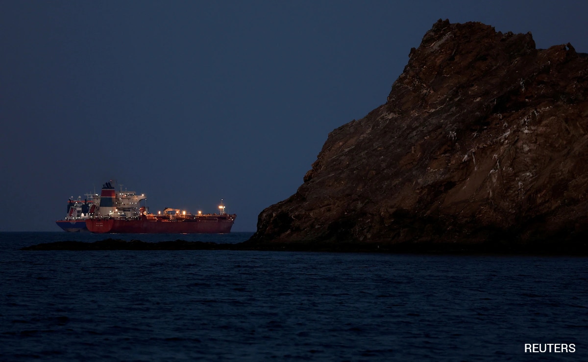 Ships With Qatar LNG Attempt First Hormuz Exit Since War Started