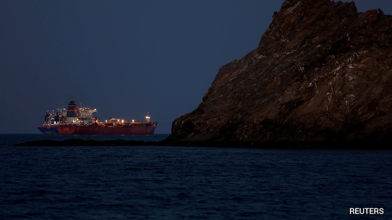 Ships With Qatar LNG Attempt First Hormuz Exit Since War Started