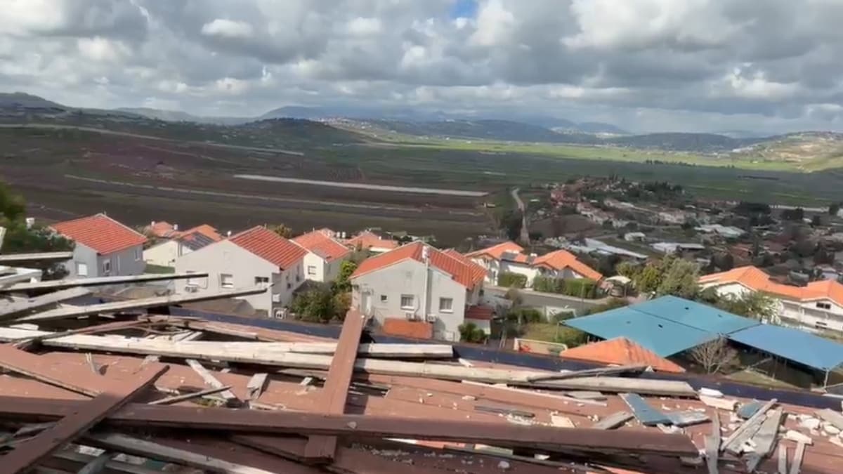 इस इलाके में इजरायल और लेबनान दोनों ओर से हमले जारी हैं.