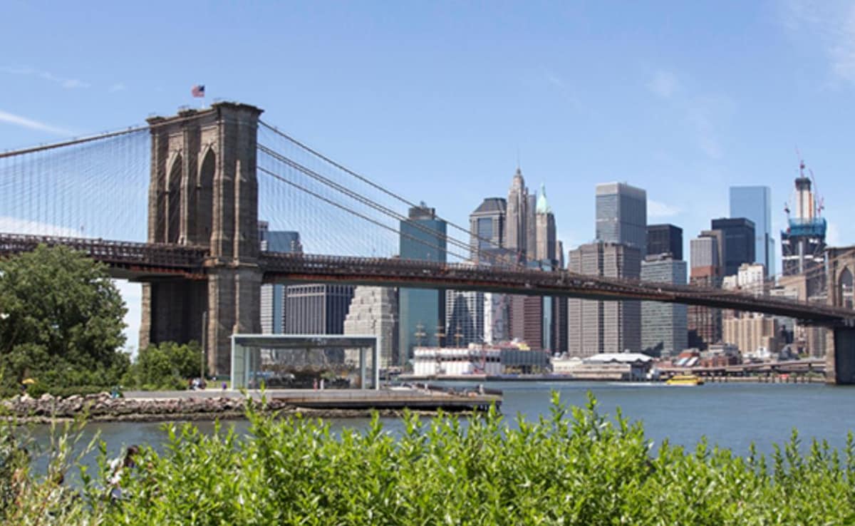 कंगाल होते न्यूयॉर्क का नया जुगाड़: अब ब्रुकलिन ब्रिज के नीचे की जगह भी किराए पर चढ़ेगी! बजट घाटा भरने की अनोखी जुगत