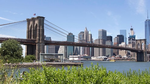 कंगाल होते न्यूयॉर्क का नया जुगाड़: अब ब्रुकलिन ब्रिज के नीचे की जगह भी किराए पर चढ़ेगी! बजट घाटा भरने की अनोखी जुगत