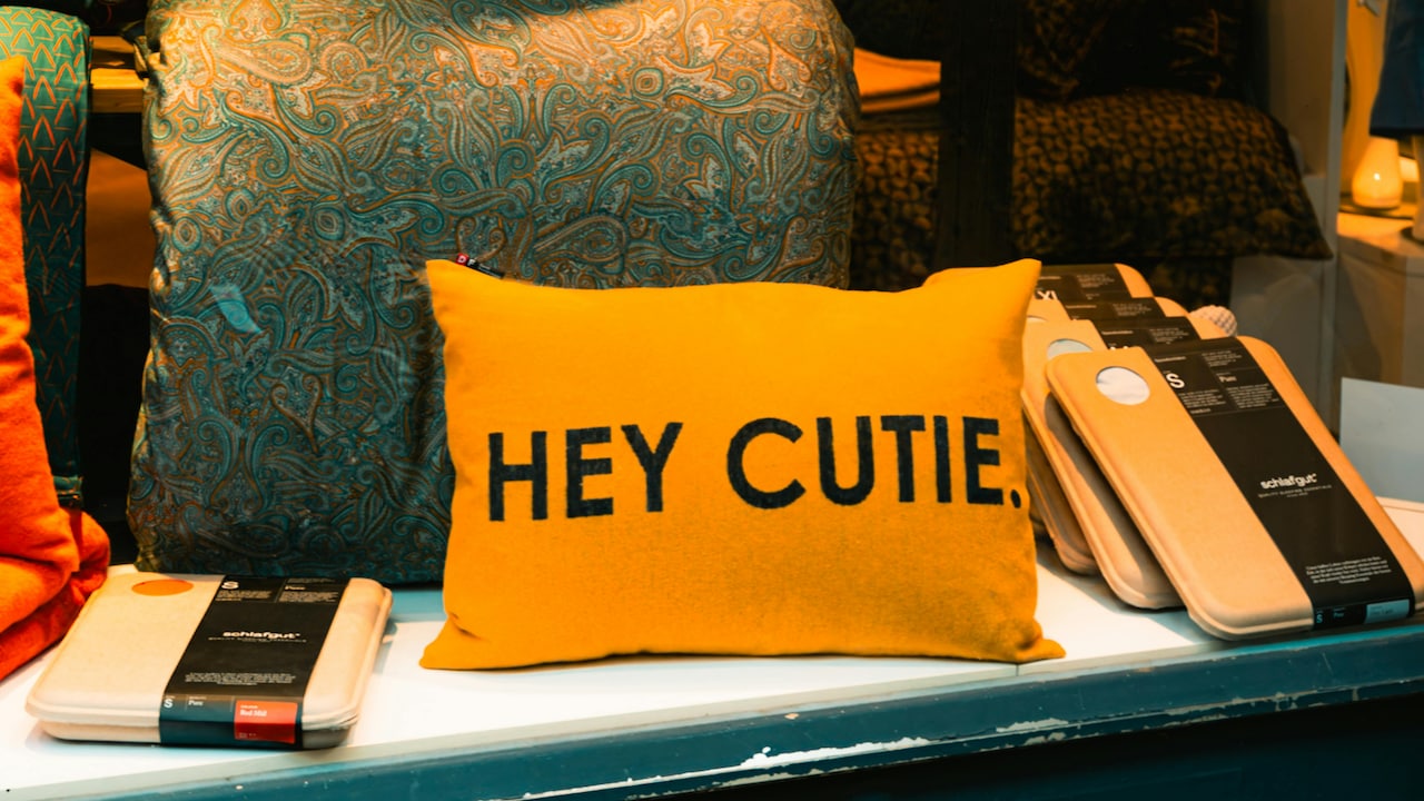 5 Cushion Covers That Don't Fade After Multiple Machine Washes