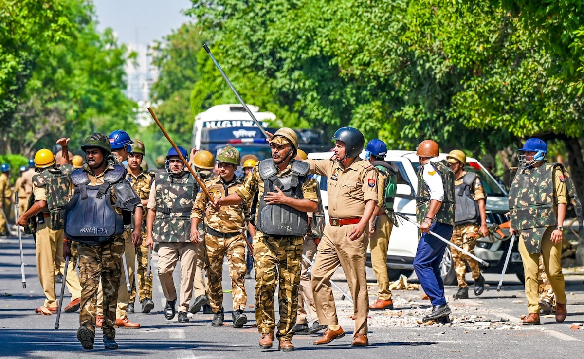 तो 8 अप्रैल को ही मान जाते मजदूर... क्यों भड़का श्रमिकों का आक्रोश, नोएडा के उद्यमियों ने बताई कहानी