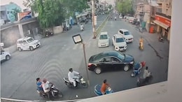 रतलाम में HC वकील को कार ने मारी टक्कर, फिर कुछ दूरी तक घसीटा, मौत पर भड़का आक्रोश; वकीलों ने थाने में की नारेबाजी