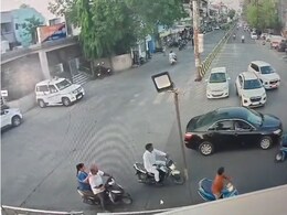 रतलाम में HC वकील को कार ने मारी टक्कर, फिर कुछ दूरी तक घसीटा, मौत पर भड़का आक्रोश; वकीलों ने थाने में की नारेबाजी