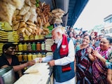 'धमकी से डर तो लगता ही है'... पीएम मोदी को बंगाल में झालमुड़ी खिलाने वाले दुकानदार की आपबीती 'धमकी से डर तो लगता ही है'... पीएम मोदी को बंगाल में झालमुड़ी खिलाने वाले दुकानदार की आपबीती