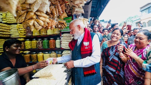 'धमकी से डर तो लगता ही है'... पीएम मोदी को बंगाल में झालमुड़ी खिलाने वाले दुकानदार की आपबीती