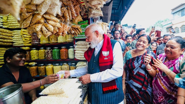 'धमकी से डर तो लगता ही है'... पीएम मोदी को बंगाल में झालमुड़ी खिलाने वाले दुकानदार की आपबीती