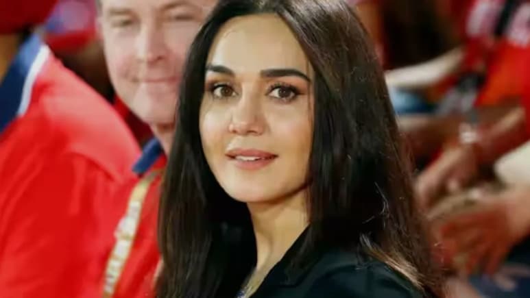 धुरंधर 2 के पाकिस्तानी अफसर के साथ IPL मैच देखती नजर आईं प्रीति जिंटा, लोग बोले- ये क्या देख लिया