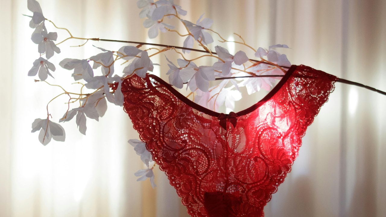 Seamless Panties That Dont Roll Down: Why Silicone Grip Matters Seamless Panties That Dont Roll Down: Why Silicone Grip Matters