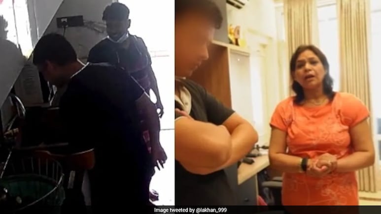 फेमस यूट्यूबर के घर 5 महीने से थूककर खाना बना रहा था कुक, CCTV फुटेज में हुआ खुलासा