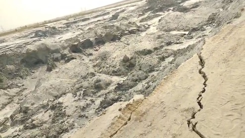 CG News: कोरबा में अचानक टूटा राखड़ बांध, पूरे इलाके में मलबा फैलने से मचा हड़कंप, एक की मात