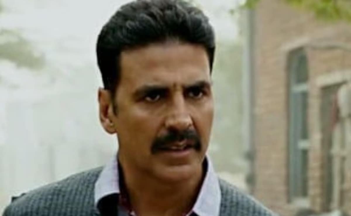 अक्षय कुमार के ऑनस्क्रीन पापा के साथ बॉलीवुड सितारों का सलूक तोड़ देगा दिल, तवज्जो ना मिलने पर स्टेज से चुपचाप चले गए